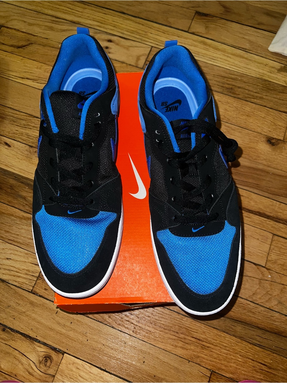 Nike Men’s Black and Blue Low-Top Sneakers